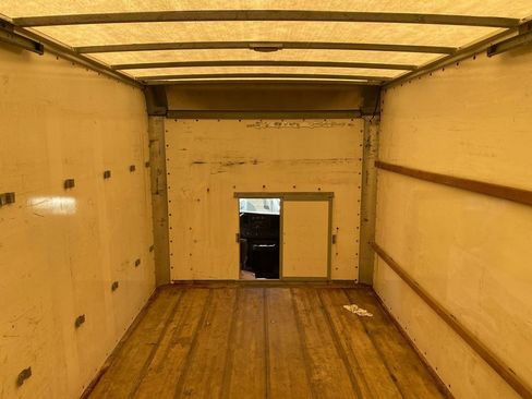 Used 2017 GMC Savana 3500 Extended image 18