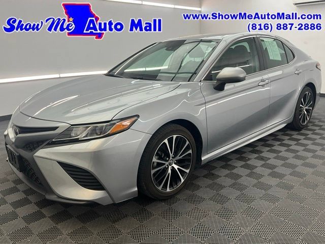 Used 2019 Toyota Camry SE FWD image 1