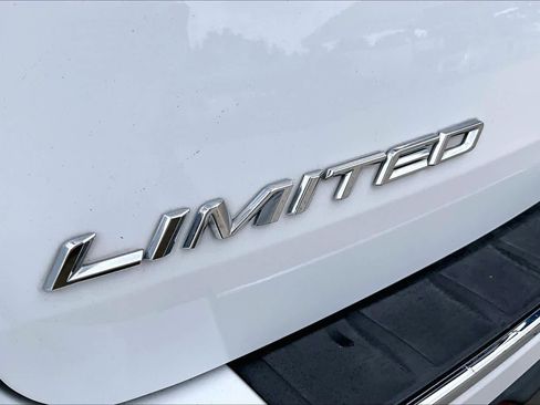 Used 2020 Ford Explorer Limited w/ Class III Trailer Tow Package AWD/4WD image 10