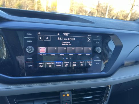 Certified 2024 Volkswagen Taos SE image 22