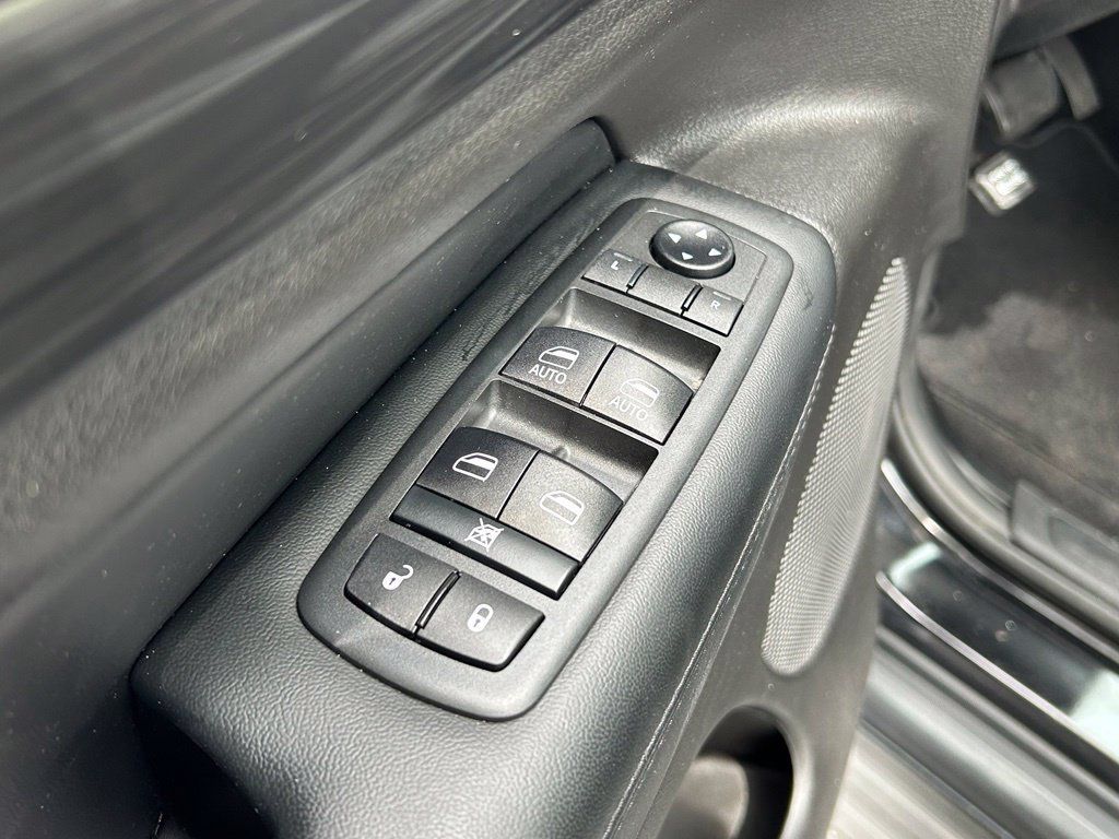 Certified 2019 Jeep Grand Cherokee Laredo w/ Laredo X Package RWD image 29