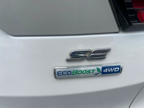 Used 2017 Ford Escape SE w/ Equipment Group 201A AWD/4WD image 5