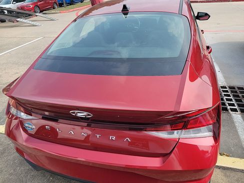 Used 2023 Hyundai Elantra SEL w/ Convenience Package FWD image 5