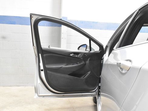 Used 2017 Chevrolet Cruze LT w/ LT Convenience Package FWD image 9