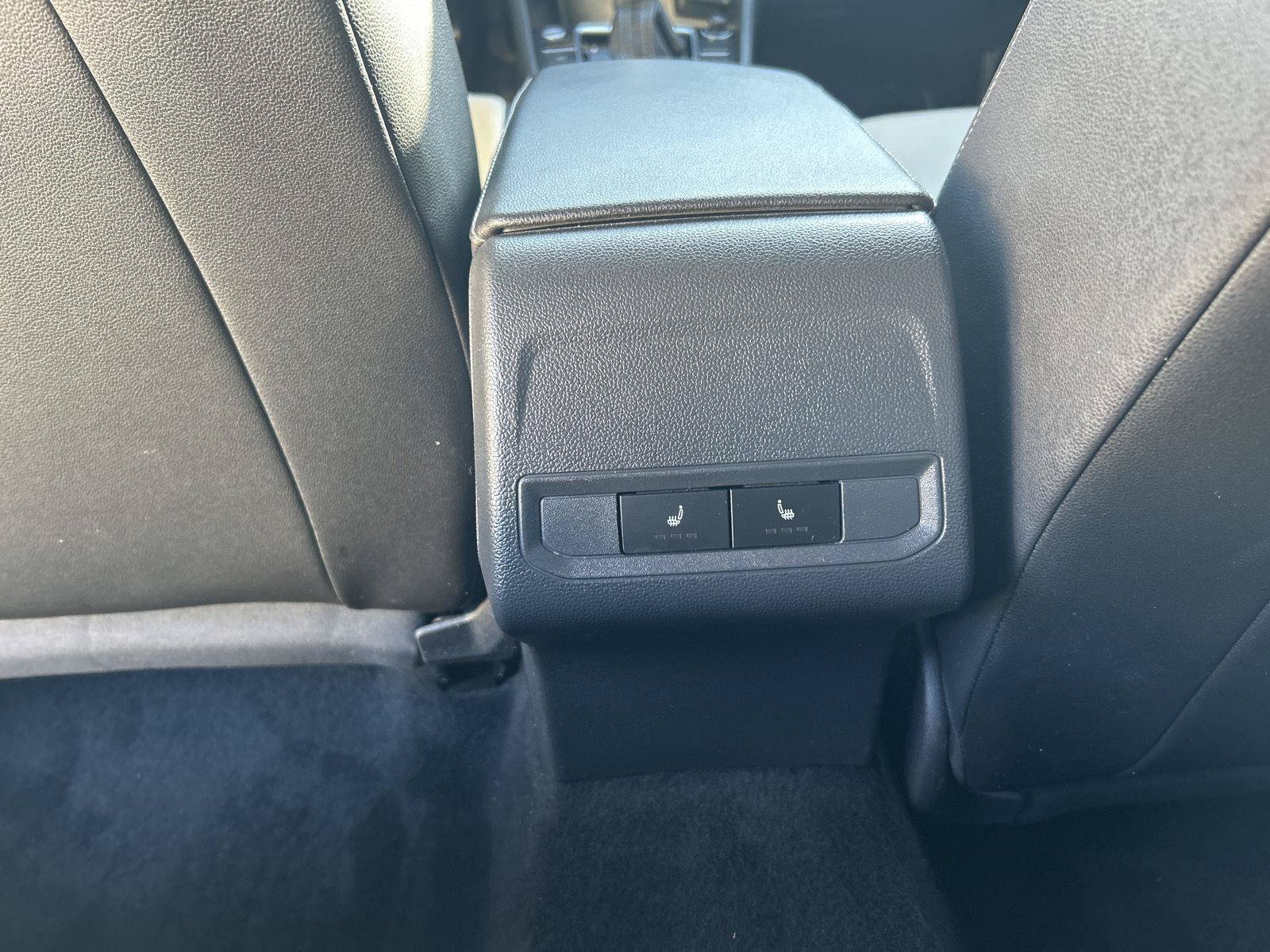 Used 2019 Volkswagen Jetta R-Line w/ R-Line Cold Weather Package FWD image 9