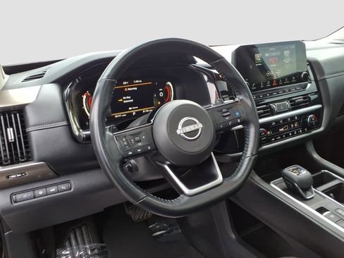 Used 2022 Nissan Pathfinder Platinum w/ Cargo Package image 12