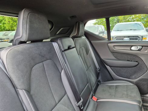 Used 2021 Volvo XC40 T5 R-Design w/ Climate Package AWD/4WD image 34