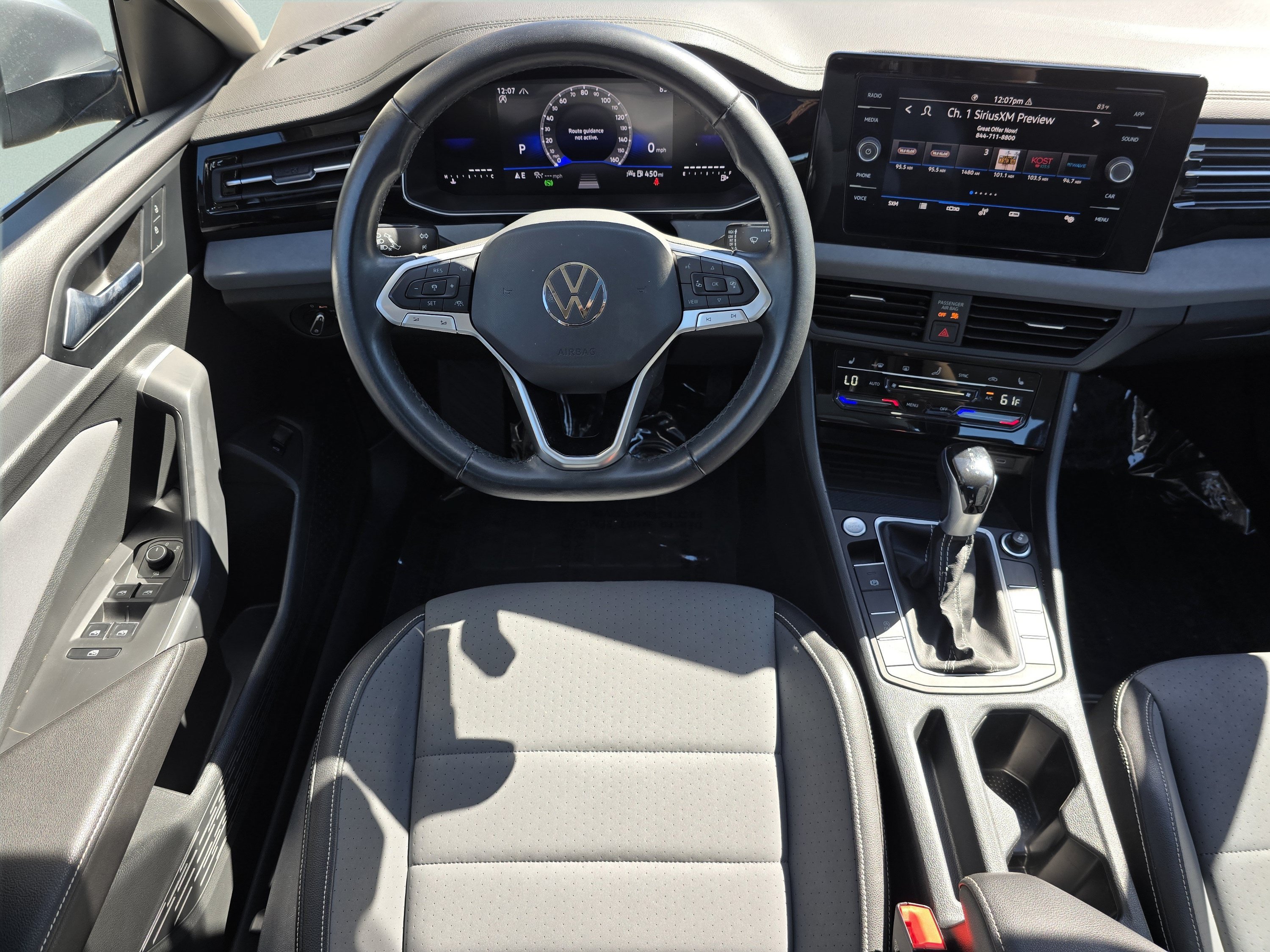 Used 2025 Volkswagen Jetta SE FWD image 31