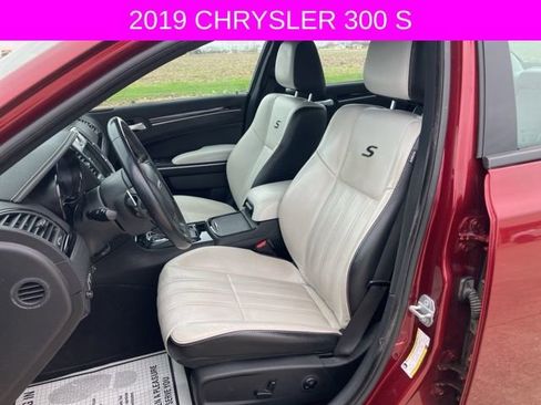Used 2019 Chrysler 300 S w/ Safetytec Plus Group image 22