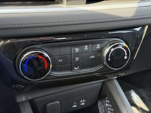 Used 2025 Chevrolet TrailBlazer LT image 24