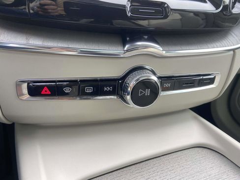 Certified 2023 Volvo XC60 B5 Plus w/ Protection Package Premier image 28