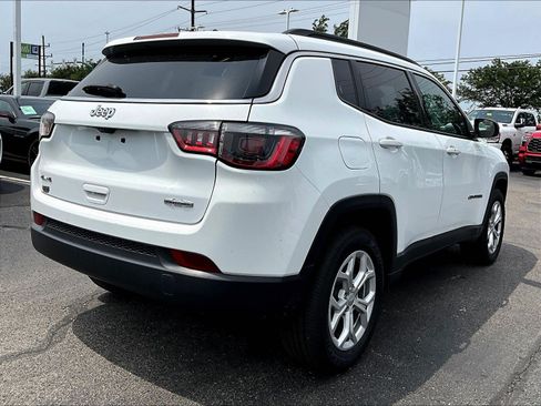 Used 2024 Jeep Compass Latitude AWD/4WD image 6