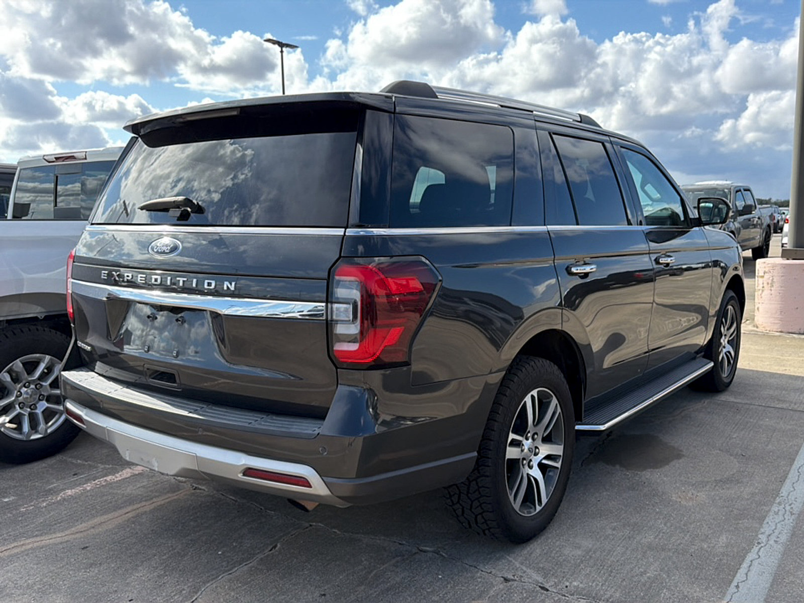 Used 2023 Ford Expedition Limited RWD image 6