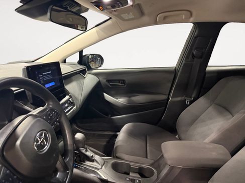 Used 2025 Toyota Corolla LE FWD image 10