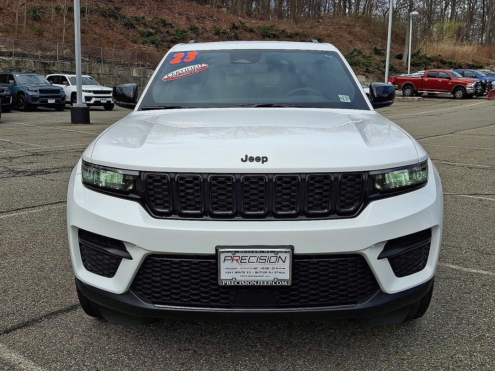 Used 2023 Jeep Grand Cherokee Altitude AWD/4WD image 2