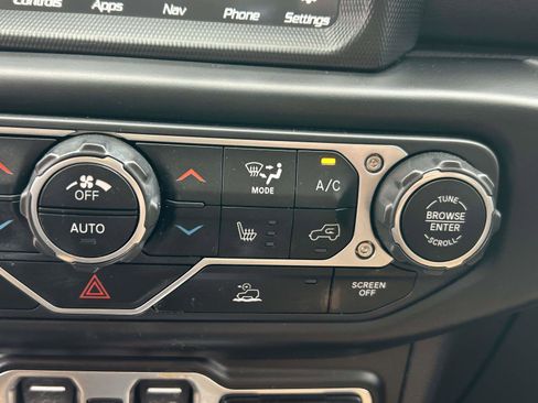 Used 2023 Jeep Wrangler Unlimited Sahara w/ Cold Weather Group AWD/4WD image 29