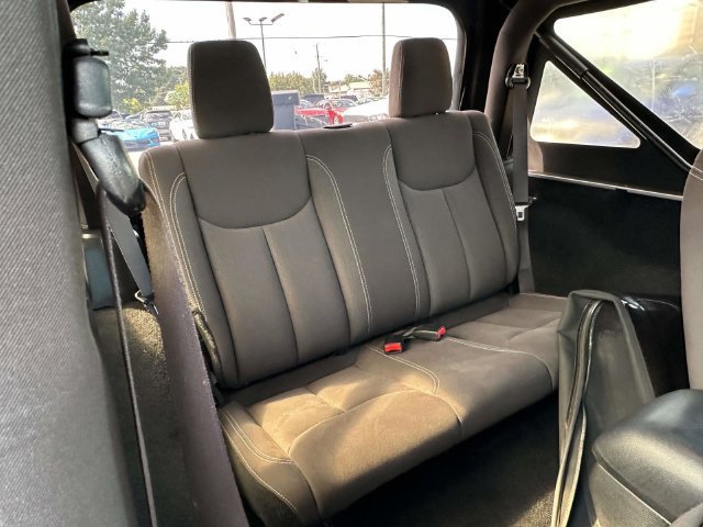 Used 2017 Jeep Wrangler Sahara w/ Connectivity Group AWD/4WD image 18