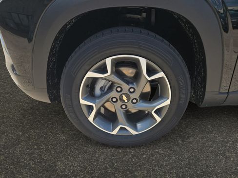 Used 2025 Chevrolet Trax LT FWD image 14