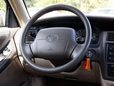 Used 1998 Toyota Avalon XLS image 24