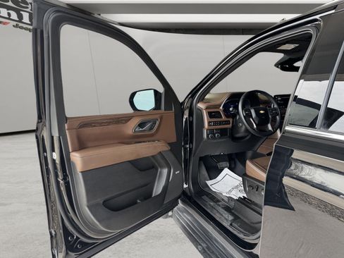 Used 2024 Chevrolet Tahoe High Country AWD/4WD image 10