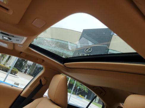 Used 2024 Lexus ES 350 w/ Premium Package image 20