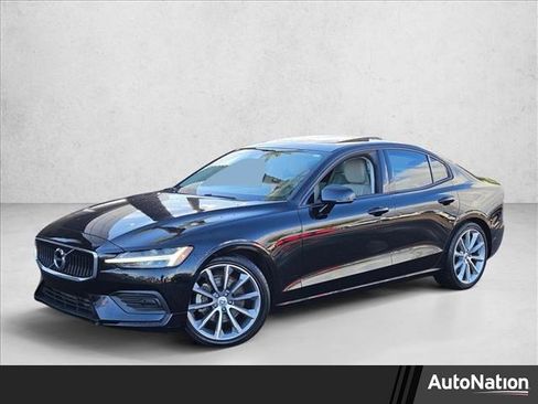 Used 2019 Volvo S60 T5 Momentum image 1