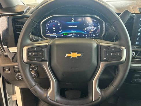 Used 2025 Chevrolet Silverado 2500 LT w/ Convenience Package AWD/4WD image 16