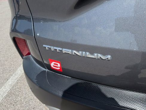 Used 2022 Ford Escape Titanium FWD image 39