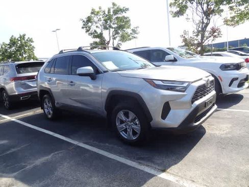 Used 2025 Toyota RAV4 XLE AWD/4WD image 4