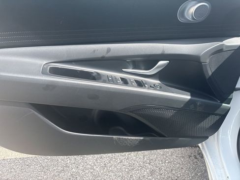 Used 2025 Hyundai Elantra Blue image 13