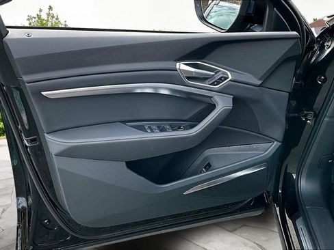 Used 2021 Audi e-tron Premium Plus w/ Premium Plus Package image 21
