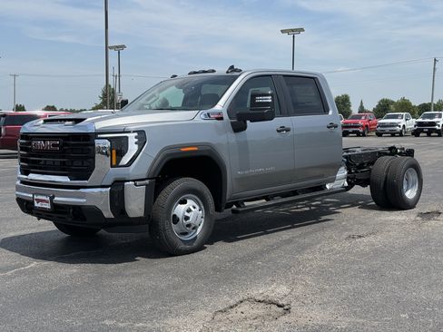 New 2026 GMC Sierra 3500 Pro w/ Convenience Package AWD/4WD image 9