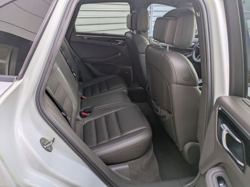 Used 2020 Porsche Macan S image 34