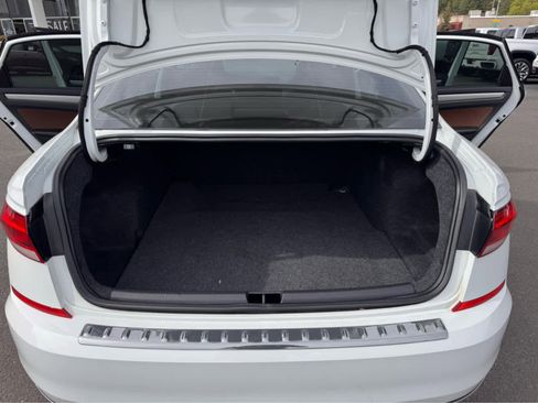 Used 2021 Volkswagen Passat 2.0T SE image 11