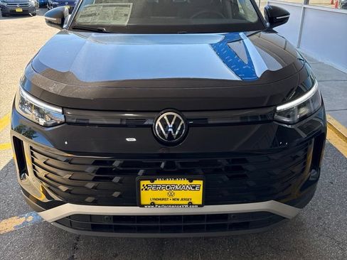 New 2026 Volkswagen Tiguan SE AWD/4WD image 1