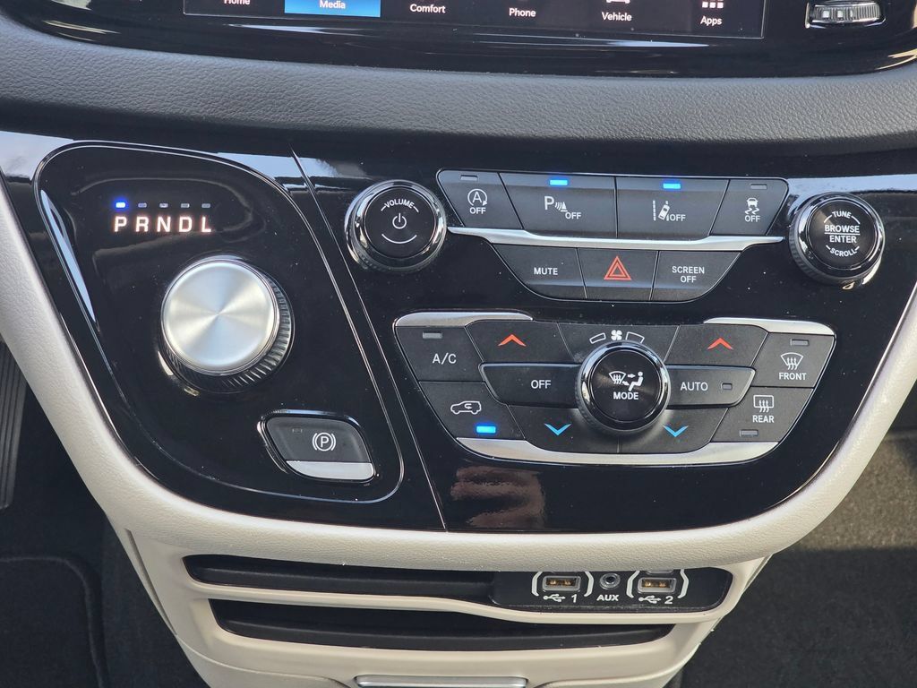 Used 2024 Chrysler Pacifica Touring-L FWD image 14