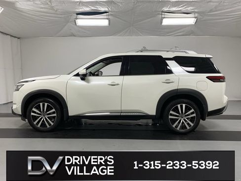 Used 2023 Nissan Pathfinder Platinum w/ Cargo Package AWD/4WD image 3