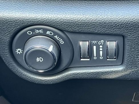 Used 2026 Chrysler Pacifica Limited w/ S Appearance Package FWD image 19