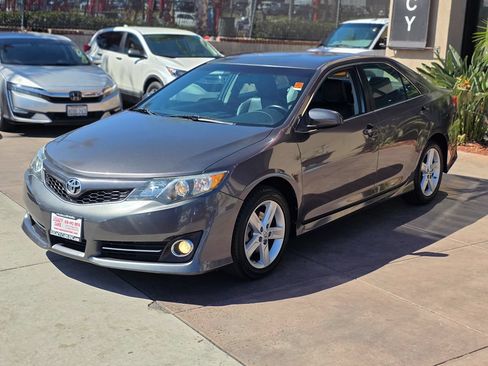Used 2014 Toyota Camry SE FWD image 5