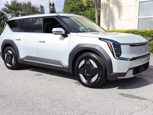 Used 2026 Kia EV9 Light RWD image 11
