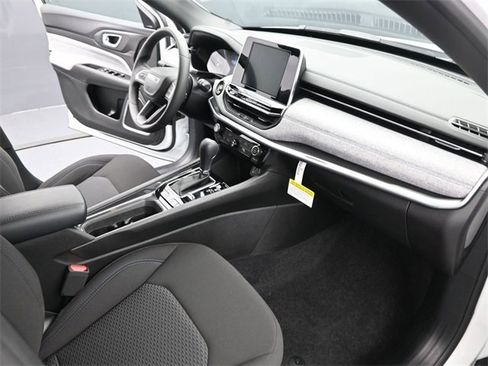 Used 2025 Jeep Compass Sport image 12