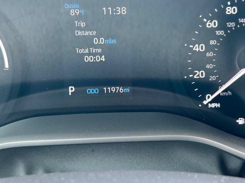 Used 2024 Toyota Sienna XLE FWD image 36