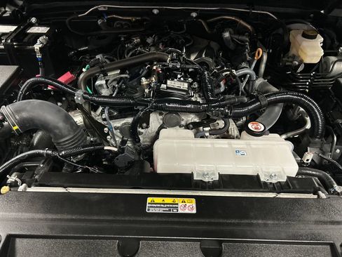 Used 2025 Toyota Tacoma SR AWD/4WD image 24