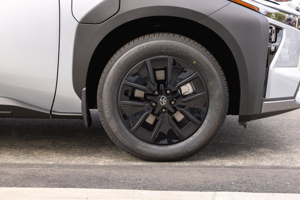 Certified 2023 Toyota RAV4 XLE Premium FWD image 4