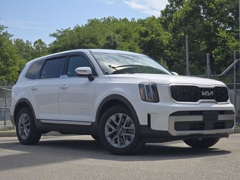 Used 2024 Kia Telluride LX FWD image 2