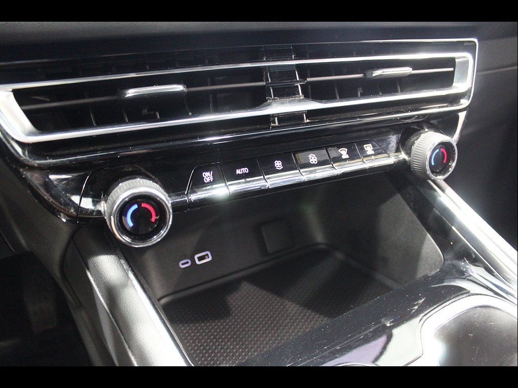 Used 2024 Chevrolet Traverse LS FWD image 29