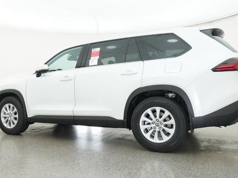 New 2026 Toyota Grand Highlander FWD image 23
