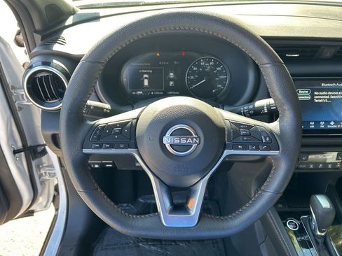Used 2023 Nissan Kicks SR w/ SR Premium Package FWD image 16