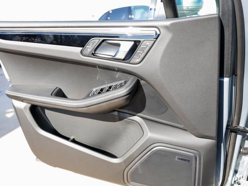 Certified 2026 Porsche Macan AWD/4WD image 23