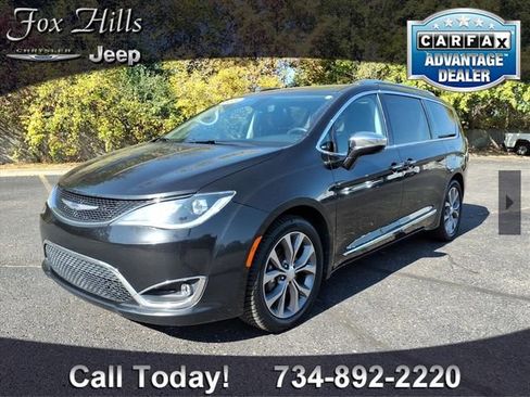 Used 2020 Chrysler Pacifica Limited w/ Tire & Wheel Group image 3